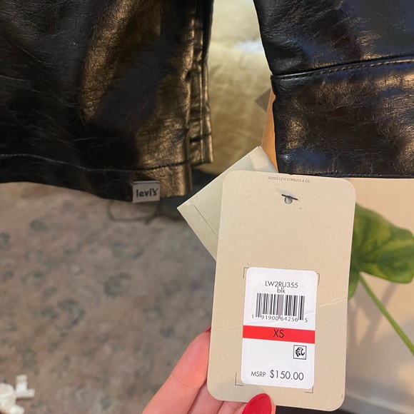 SOLD. BNWT Levi’s Black Vegan Leather Jacket - Picture 9 of 11